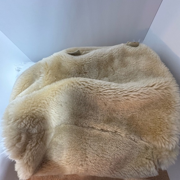 Chanel Shearling Suede Fur Chanel Handbag Tote CC Logo Vintage - Picture 6 of 16